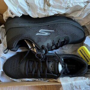 Skechers Go Run Elevate Brand New In Box